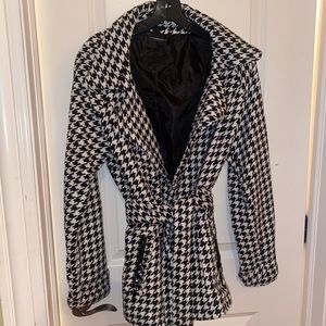 Black and White Houndstooth coat with belt
